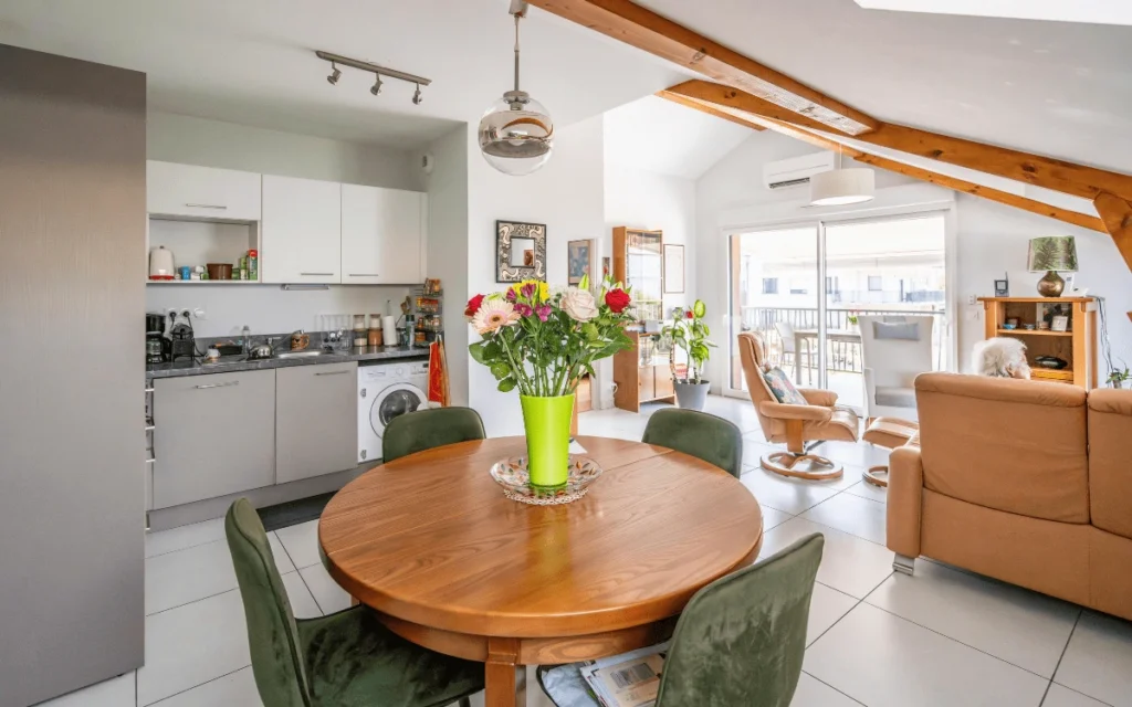 Intérieur d’un appartement moderne à la Résidence Les Jardins de Lamartine, Tresserve, Savoie